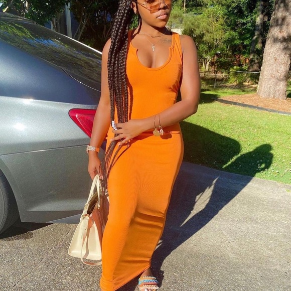 Long fitted Maxi Dress - Picture 2 of 15